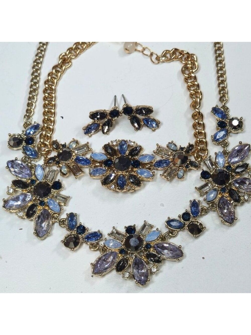 Avon 3-Piece Navy & Baby Blue Glass Jewelry Set Necklace Earrings bracelet